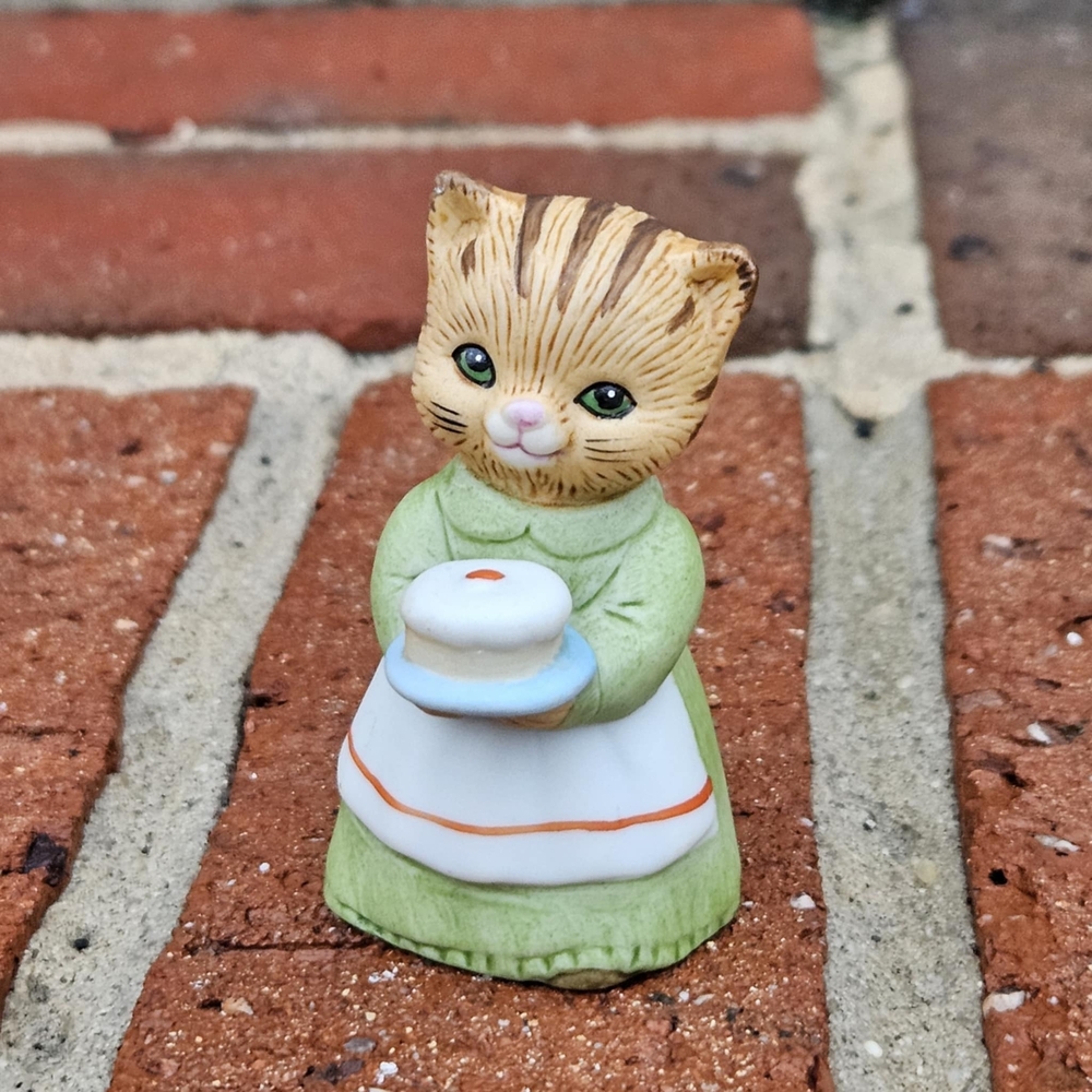 Vintage Ceramic HomCo Tabby Cat Figurine With Cake In Paws
